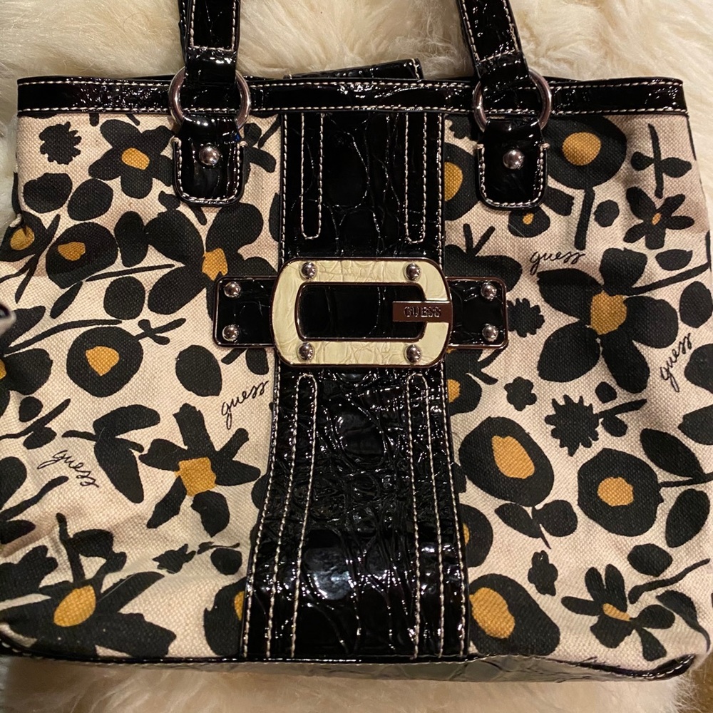 Fabulous Guess purse